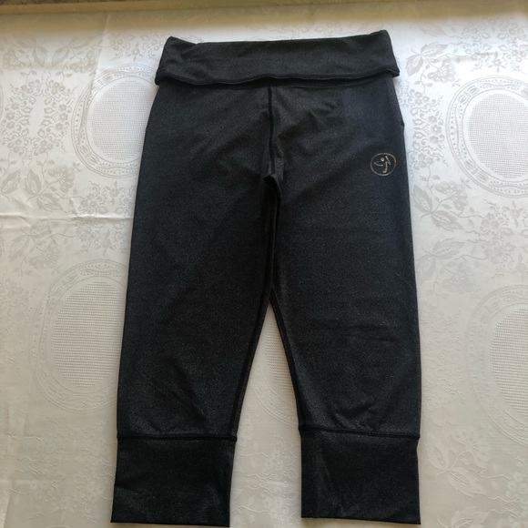 Zumba Fitness Marvelous Women’s Size M Grey Capri Leggings Pants High-Waisted - Picture 14 of 16